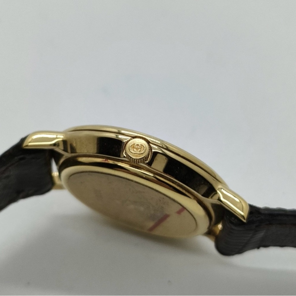 Gucci Gold and Black Classic Watch - Picture 8 of 9